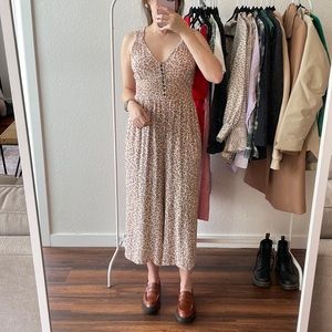 LAST CHANCE ✨ PRICE FIRM ✨ AE Floral Cropped Jumpsuit Open Back Button Front